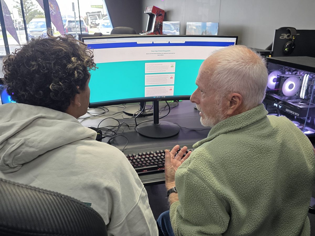 A young Digital Mentor supporting an older learner